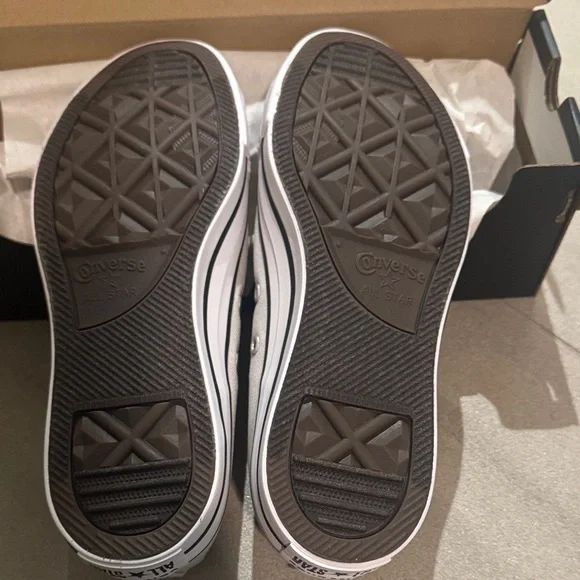 Converse Low Top Sneakers - Beige & White - Picture 2 of 3